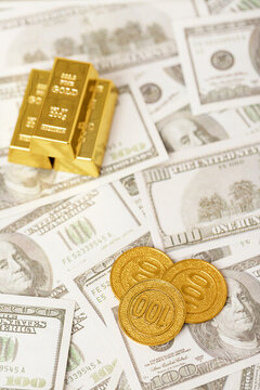 金條金幣組合特寫攝影圖片