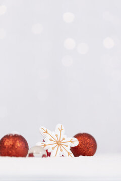 圣誕球與雪花創(chuàng)意圣誕節(jié)圖片