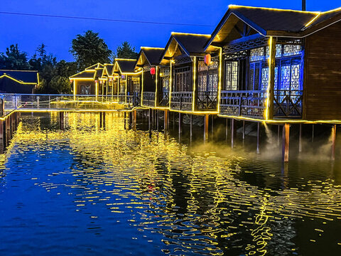 水邊餐廳夜景