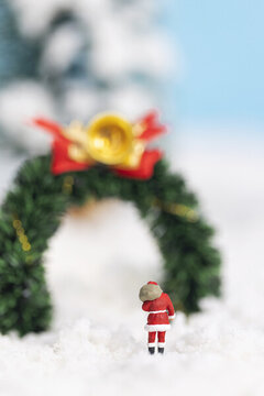 圣诞老人微缩创意雪景图片