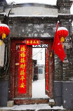 老北京胡同大門雪景