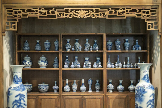 古代瓷器店