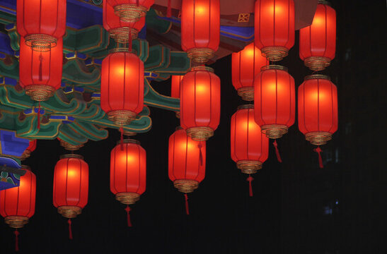 大紅燈籠高高掛