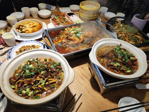 牛腩燉臘豆腐