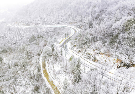 山鄉(xiāng)雪景