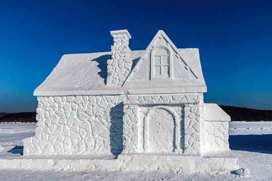 房屋的雪雕景觀