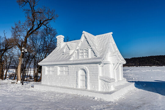房屋的雪雕景觀