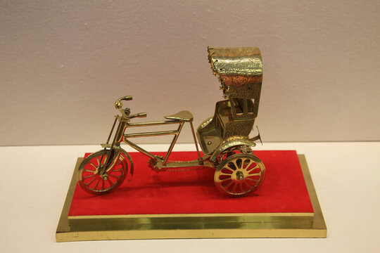 銅制人力三輪車(chē)模型