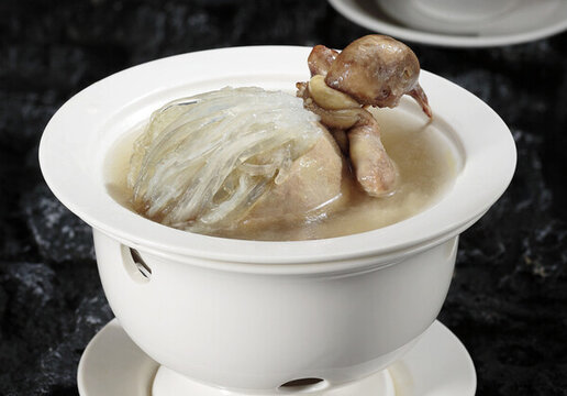 鴿吞翅湯