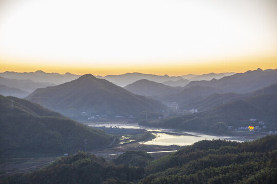 冬日屋脊山