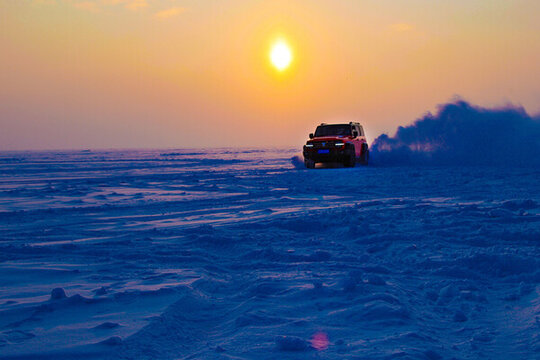 汽車越野雪地漂移坦克賽車