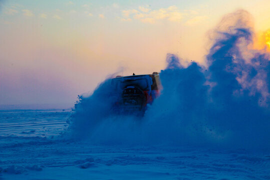 汽車越野雪地漂移坦克賽車
