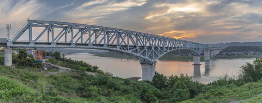 四川宜賓成貴高鐵岷江特大橋