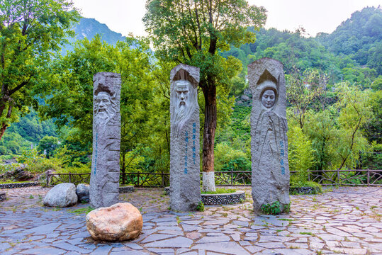 中國湖北神農(nóng)架三堆河休息區(qū)