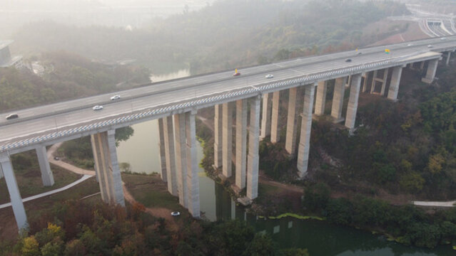 航拍高架橋公路