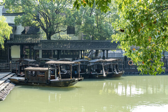 江南水鄉(xiāng)烏鎮(zhèn)烏篷船