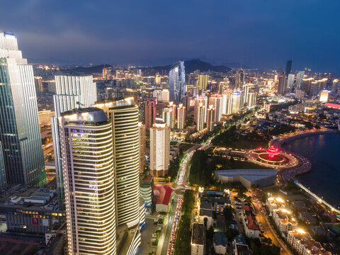 航拍青島金融中心房地產(chǎn)夜景