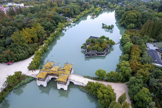 航拍揚(yáng)州瘦西湖中式園林景觀