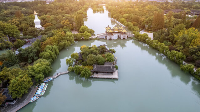 航拍揚(yáng)州瘦西湖江南園林