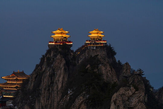 河南老君山金頂夜景