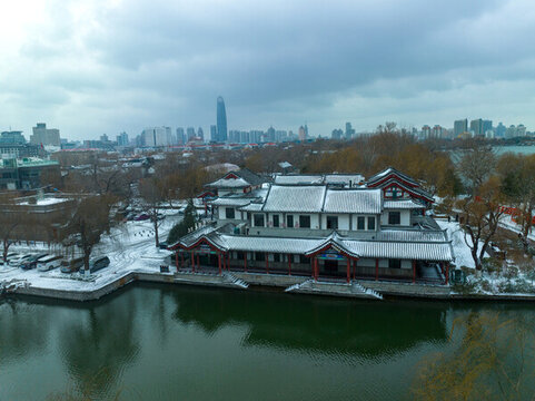 雪后的濟(jì)南大明湖
