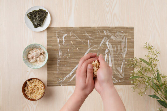金槍魚糙米三角飯團