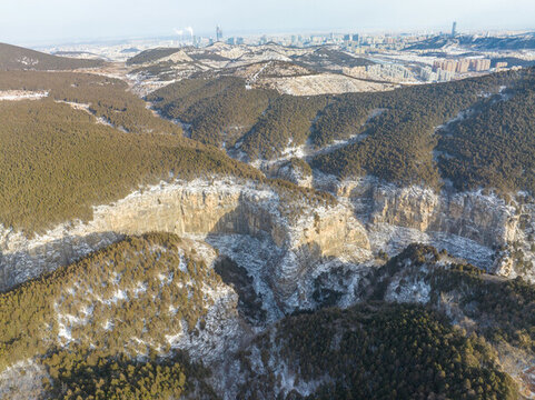 航拍濟(jì)南藏龍澗雪景