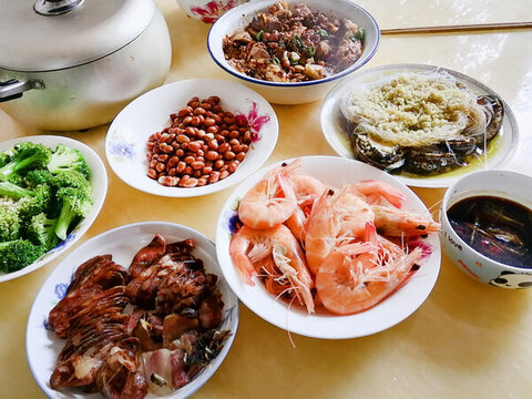 團(tuán)年飯四川傳統(tǒng)年俗菜和海鮮
