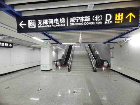 地鐵站內(nèi)景