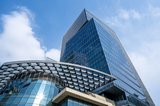豪華現(xiàn)代建筑仰拍