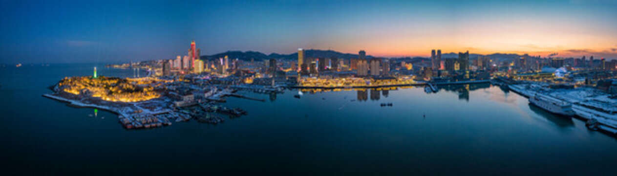 山東煙臺港口燈塔夜景