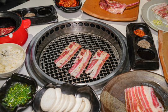 日式燒肉韓式烤肉肥牛美食
