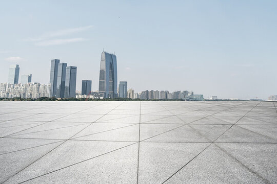 地磚地面和金融區(qū)建筑