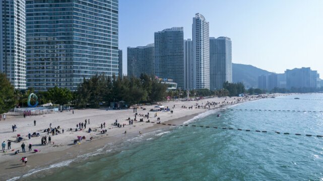 巽寮灣海灘節(jié)假日游客