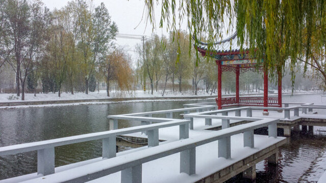 護城河雪景