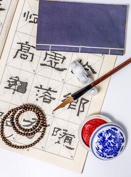 中式書房筆墨紙硯