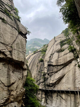 少華山