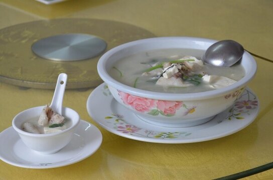 魚頭豆腐湯