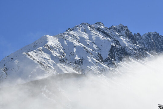 雪山云霧