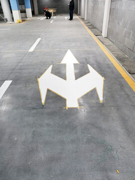 停車(chē)場(chǎng)箭頭導(dǎo)示