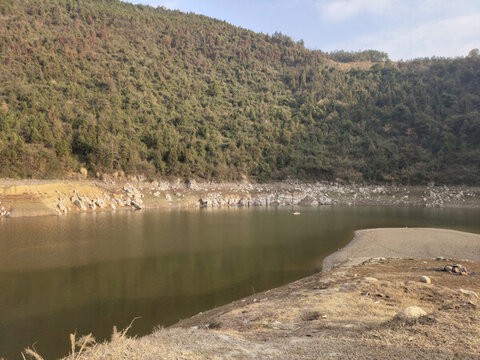 戶外綠水青山