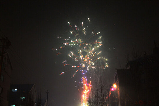 春節(jié)除夕夜晚煙花