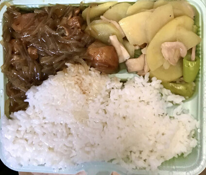 雞肉炒粉絲土豆片大白菇