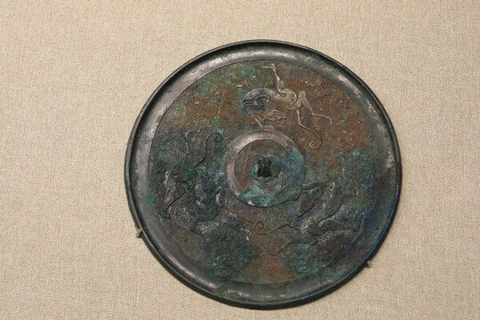 三龍紋鏡