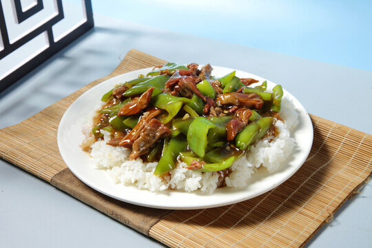 拆骨肉尖椒蓋飯