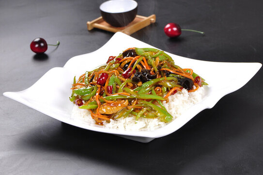 魚(yú)香肉絲蓋飯