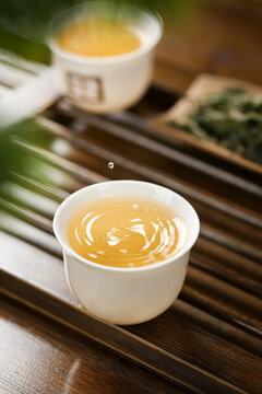 白茶茶湯茶水