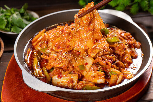 鐵板辣白菜炒五花肉
