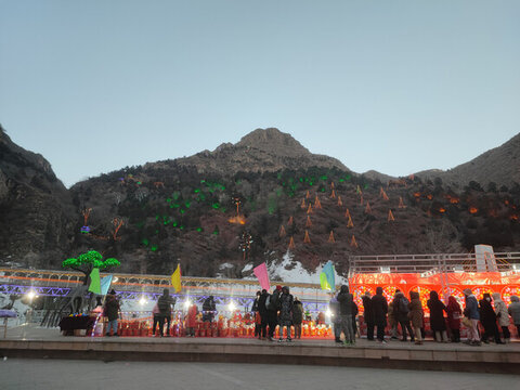 燈會(huì)和山景