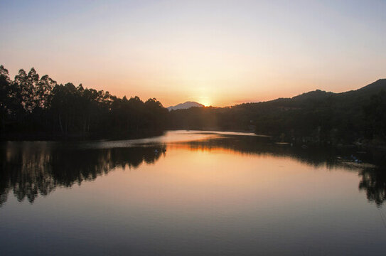 山水黃昏之景